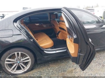 BMW Seria 7 G11-G12 2016 BMW Seria 7 2016 BMW 750I XDRIVE 4.4 Benzyna 445KM, zdjęcie 11