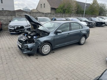 Skoda Rapid II Liftback Facelifting 1.0 TSI 110KM 2018 Škoda RAPID Skoda RAPID Salon PL Klimatyzacja, zdjęcie 4