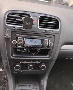 Volkswagen Golf VI Hatchback 5d 1.6 TDI-CR DPF BlueMotion 105KM 2011 Volkswagen Golf 2011r, 1.6 TDI. Delikatnie uszko. Jezdzi. 1.6 Diesel 105KM, zdjęcie 12