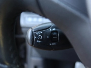 Peugeot 2008 I SUV 1.6 e-HDi 92KM 2013 Peugeot 2008 1.6 e-HDi, Klima, Klimatronic, zdjęcie 18