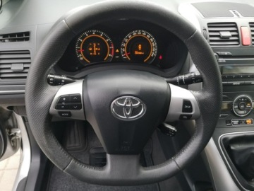 Toyota Auris I Hatchback 5d Facelifting 1.6 Valvematic 132KM 2011 Toyota Auris 1.6 Benzyna 132KM Klimatr LIFT Isofix, zdjęcie 13