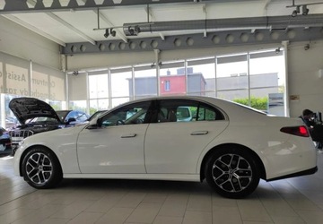 Mercedes Klasa E W214 2025 Mercedes-Benz Klasa E Salon Polska Aut 9G 4x4 5L radary moc20423KM 2.0