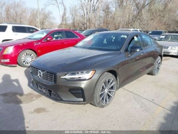 Volvo S60 III 2022 Volvo S60 2022 VOLVO S60 B5 INSCRIPTIONB5 MOMENTUM 2.0 Benzyna 247KM, zdjęcie 2