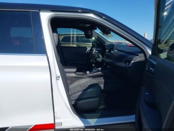 Mitsubishi Outlander III 2024 Mitsubishi Outlander SE S-AWC 2024 2.5l 2.5 Benzyna 181KM, zdjęcie 9