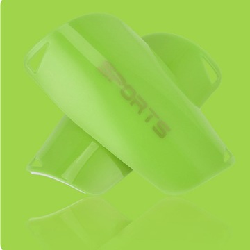 1 пара противоскользящих щитков для мини-футбола.