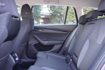 Skoda Octavia IV Liftback 1.0 TSI EVO 110KM 2022 Skoda Octavia DSG, e-Tec, Swiatla LED,Polski salon Bezwypadek,Kamera, Temp, zdjęcie 18