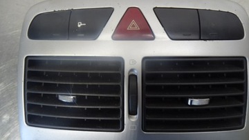 ЦЕНТРАЛЬНАЯ РЕШЕТКА РАДИОРАДИО PEUGEOT 307 1.6HDI