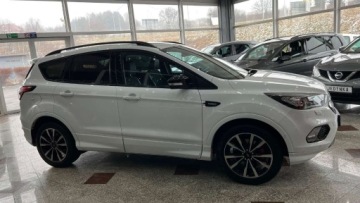 Ford Kuga II SUV Facelifting 2.0 TDCi 150KM 2019 Ford Kuga Ford Kuga 2.0 TDCi ST-LINE Nawigacja Kamera Full led MOZLIWA ZAM, zdjęcie 2