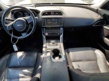 Jaguar XE Sedan 2.0 i4 240KM 2017 Jaguar XE 2017 JAGUAR XE PRESTIGE, Amer-Pol, zdjęcie 8