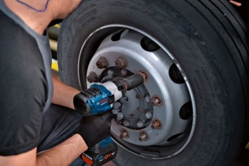 УДАРНЫЙ ГАЙВЕР GDS 18V-1050 H BOSCH BITURBO 2x5,0 Ач