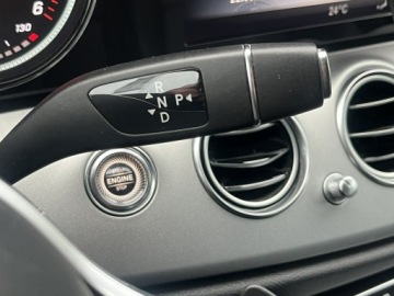 Mercedes Klasa E W213 2019 Mercedes E 220 Automat Bogate wyposażenie 2019, zdjęcie 25