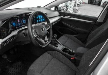 Volkswagen Golf VIII Hatchback 1.5 TSI EVO 130KM 2021 Volkswagen Golf 1.5 TSI 130KM Life Fotele Podgrzewane Czujniki Przod Tyl, zdjęcie 9