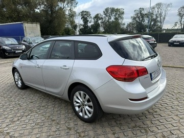 Opel Astra J Sports Tourer 1.7 CDTI ECOTEC 110KM 2012 Opel Astra 1,7 diesel 110KM, zdjęcie 3