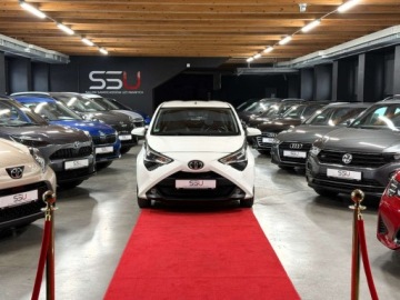 Toyota Aygo II Hatchback 3d Facelifting 1.0 VVT-i 72KM 2019 Toyota Aygo 1.0 VVTi Style X-Play Kamera CarPlay Alu Bdb Stan Gwarancja SSU, zdjęcie 5