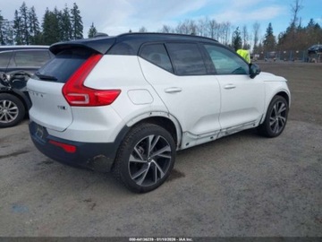 Volvo XC40 2022 Volvo XC 40 T5 R-Design 2022 2.0 Benzyna 248KM, zdjęcie 5