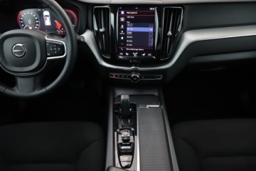 Volvo XC60 II Crossover T8 Twin Engine 390KM 2020 Volvo XC60 T8 Twin Engine, Salon Polska, zdjęcie 11