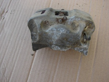 Zacisk lewy przód Massey Ferguson Arctic cat 500 97-04