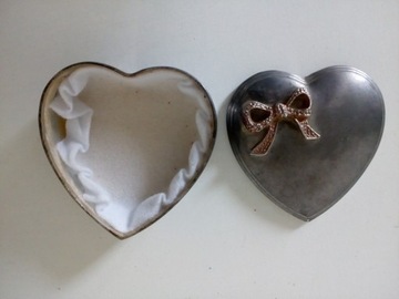 Позолоченная коробочка в форме сердца