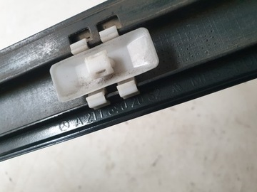 LIŠTA DVEŘE PRAVÝ PŘEDNÍ KÓD LAK C185 MERCEDES W211 A2116902062