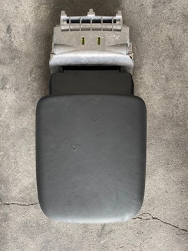 AUDI Q7 4M LOKETNÍ OPĚRKA 4M8864205