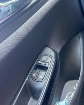 Opel Corsa E Hatchback 3d 1.4 Twinport 90KM 2019 Opel Corsa 1.4 benz ,90 ps ,pot niski przebieg tylko 22800 ,kamera navi,te, zdjęcie 15