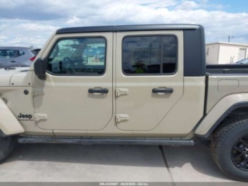 Jeep Gladiator 2022 Jeep Gladiator Altitude 2022 3.6l 3.6 Benzyna 285KM, zdjęcie 2