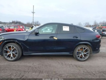 BMW X6 G06 2021 BMW X6 M50i 2021 4.4 Benzyna 523KM, zdjęcie 2