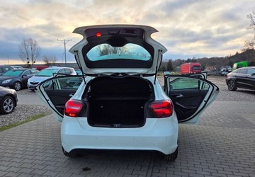 Mercedes Klasa A W176 Hatchback 5d Facelifting 180 122KM 2016 Mercedes-Benz Klasa A 1,6 Ben 122 km AMG 6 -biegow 1.6 Benzyna 122KM, zdjęcie 31