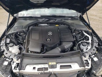 Mercedes Klasa C W206 2022 Mercedes-Benz Klasa C 2022, 2.0L, 4x4, od ubezpieczalni 2.0 Benzyna 255KM, zdjęcie 10