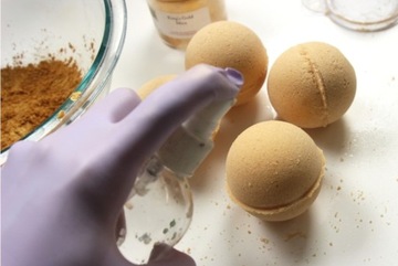 НАБОР ДЛЯ ИЗГОТОВЛЕНИЯ АРОМАТИРОВАННЫХ ШАРИКОВ ДЛЯ ВАННЫ