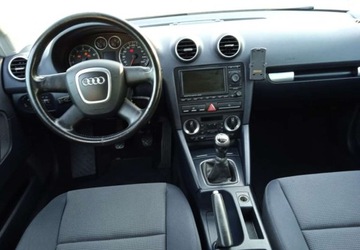 Audi A3 8P Hatchback 3d 1.6 FSI 115KM 2005 Audi A3 1,6 Benzyna 5 Drzwi Klima El szyby ..., zdjęcie 9