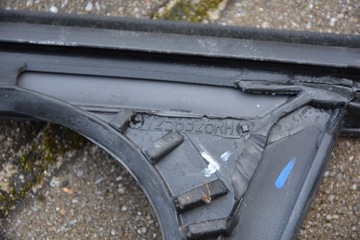 УПЛОТНИТЕЛЬ СТЕКЛА ПЕРЕДНЕГО СПРАВА BMW F30 F31 7258326