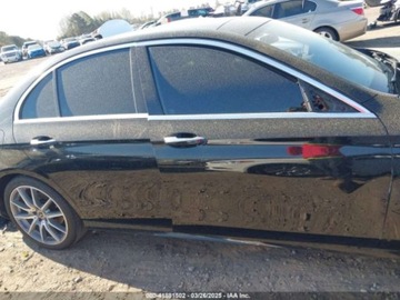 Mercedes Klasa E W213 2022 Mercedes-Benz Klasa E 350 2022 2.0l 2.0 Benzyna 255KM, zdjęcie 6