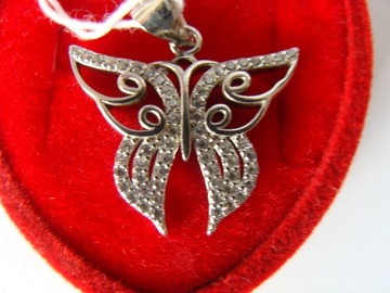 SREBRNA ZAWIESZKA 925 MOTYL Z CYRKONIAMI