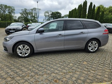 Peugeot 308 II SW Facelifting 1.2 PureTech 110KM 2019 Peugeot 308 SW 1.2 benzyna 110KM skóry panorama, zdjęcie 17