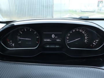 Peugeot 2008 I SUV 1.2 PureTech 110KM 2015 Peugeot 2008 1.2 PureTech, Salon Polska, zdjęcie 10