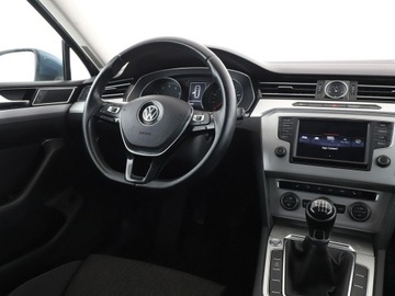 Volkswagen Passat B8 Variant 1.4 TSI ACT 150KM 2015 Volkswagen Passat panorama klima auto grzane, zdjęcie 15