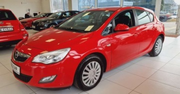 Opel Astra J Hatchback 5d 1.6 Twinport ECOTEC 115KM 2009 Opel Astra 5d 1.6 Twinport ECOTEC 115KM 1.6 Benzyna 116KM, zdjęcie 1