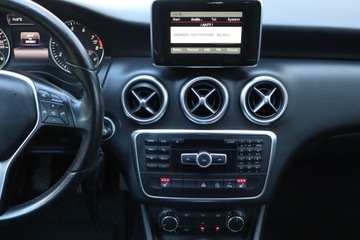 Mercedes Klasa A W176 Hatchback 5d Facelifting 180 122KM 2015 Mercedes A A 180, Skóra, Navi, Klima, Klimatronic, zdjęcie 12