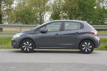 Peugeot 208 I Hatchback 3d 1.2 VTI 82KM 2014 Peugeot 208 1.2 Benzyna doinwestowany nawigacja gw, zdjęcie 2