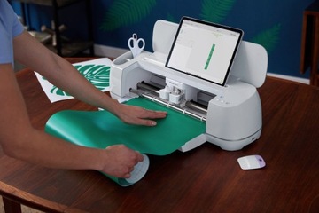 Плоттер Cricut Maker 3 с аксессуарами + руководство
