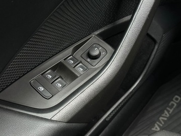 Skoda Octavia IV Liftback 1.5 TSI EVO 150KM 2021 Skoda Octavia 1.5TSI 150KM Ambition l Reflektory L, zdjęcie 16