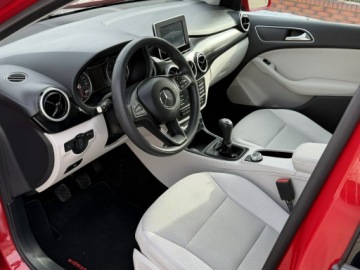 Mercedes Klasa B W246 Sports Tourer 180 BlueEFFICIENCY 122KM 2015 Mercedes B 180 LIFT 1.6 Benz 122KM NISKI PRZEBIEG!, zdjęcie 9