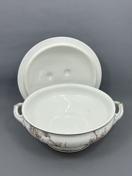 Старая ваза с цветами - фарфор.