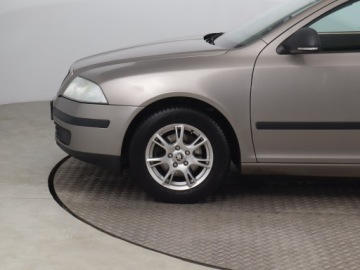 Skoda Octavia II Hatchback 1.6 MPI 102KM 2011 Skoda Octavia 1.6, Salon Polska, GAZ, Klima, zdjęcie 14