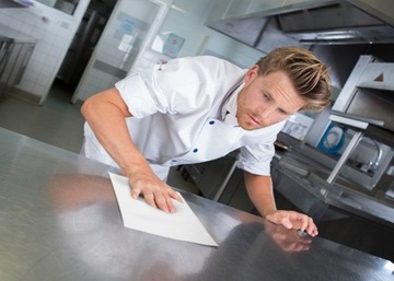 ПОЛОТЕНЦЕ ИЗ БЕЛОЙ ЦЕЛЛЮЛОЗНОЙ БУМАГИ ОЧИСТИТЕЛЬНОЕ 80М