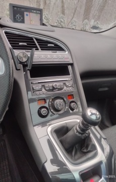 Peugeot 5008 I Minivan Facelifting 2.0 BlueHDi 150KM 2016 PEUGEOT 5008 (0U_, 0E_) 2.0 HDi 150 / BlueHDi 150 150 KM, zdjęcie 11