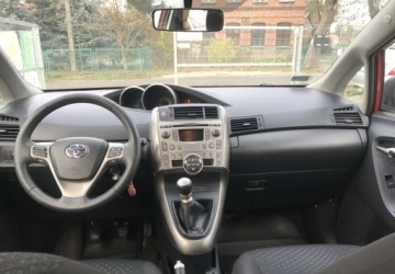 Toyota Verso Minivan 2.0 D-4D 126KM 2010 Toyota Verso Toyota Verso 2.0 D-4D Sol plus 2.0 Diesel 126KM, zdjęcie 4