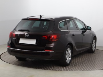 Opel Astra J Sports Tourer Facelifting 1.4 Turbo ECOTEC 120KM 2014 Opel Astra 1.4 T, Xenon, Bi-Xenon, Klima, zdjęcie 4