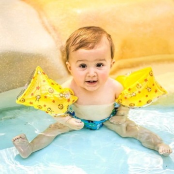 Плавательные нарукавники The Swim Essentials для детей 0–2 лет.